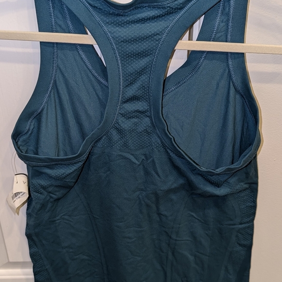 ATHLETA MOMENTUM TANK - Picture 2 of 6